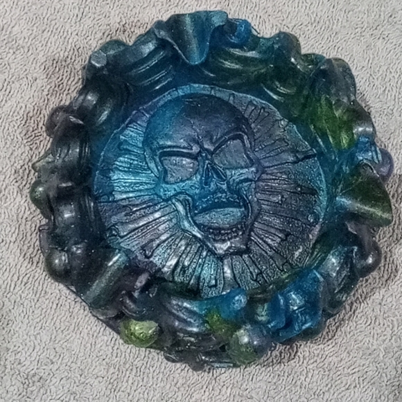 Skull ashtray - Picture 1 of 3